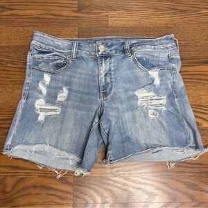 American Eagle distressed midi shorts size 14